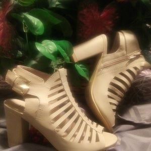 Women's sandal with 3 3/4 inch heel